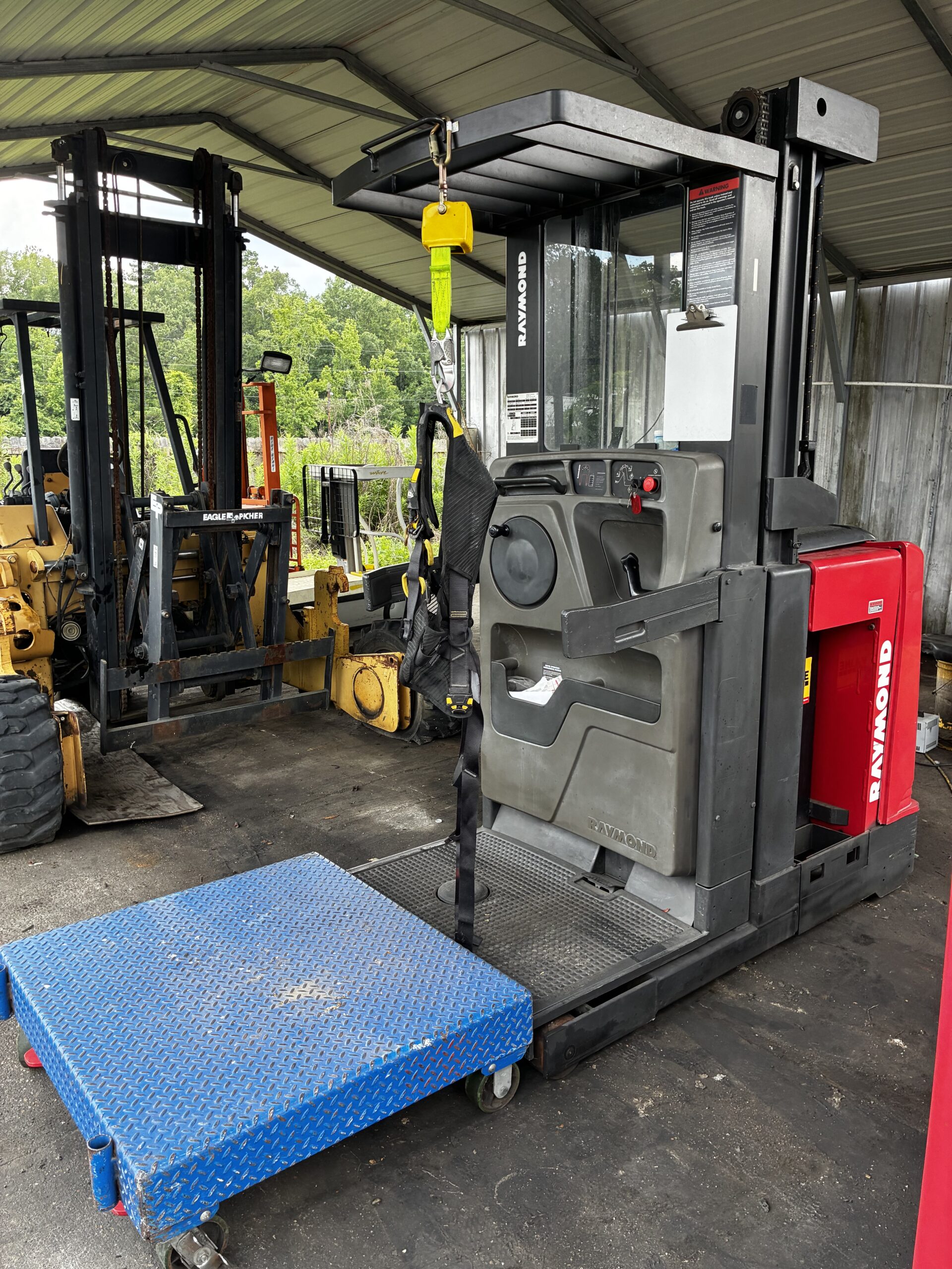FOR SALE – Raymond 520-OPC30TT Order Picker