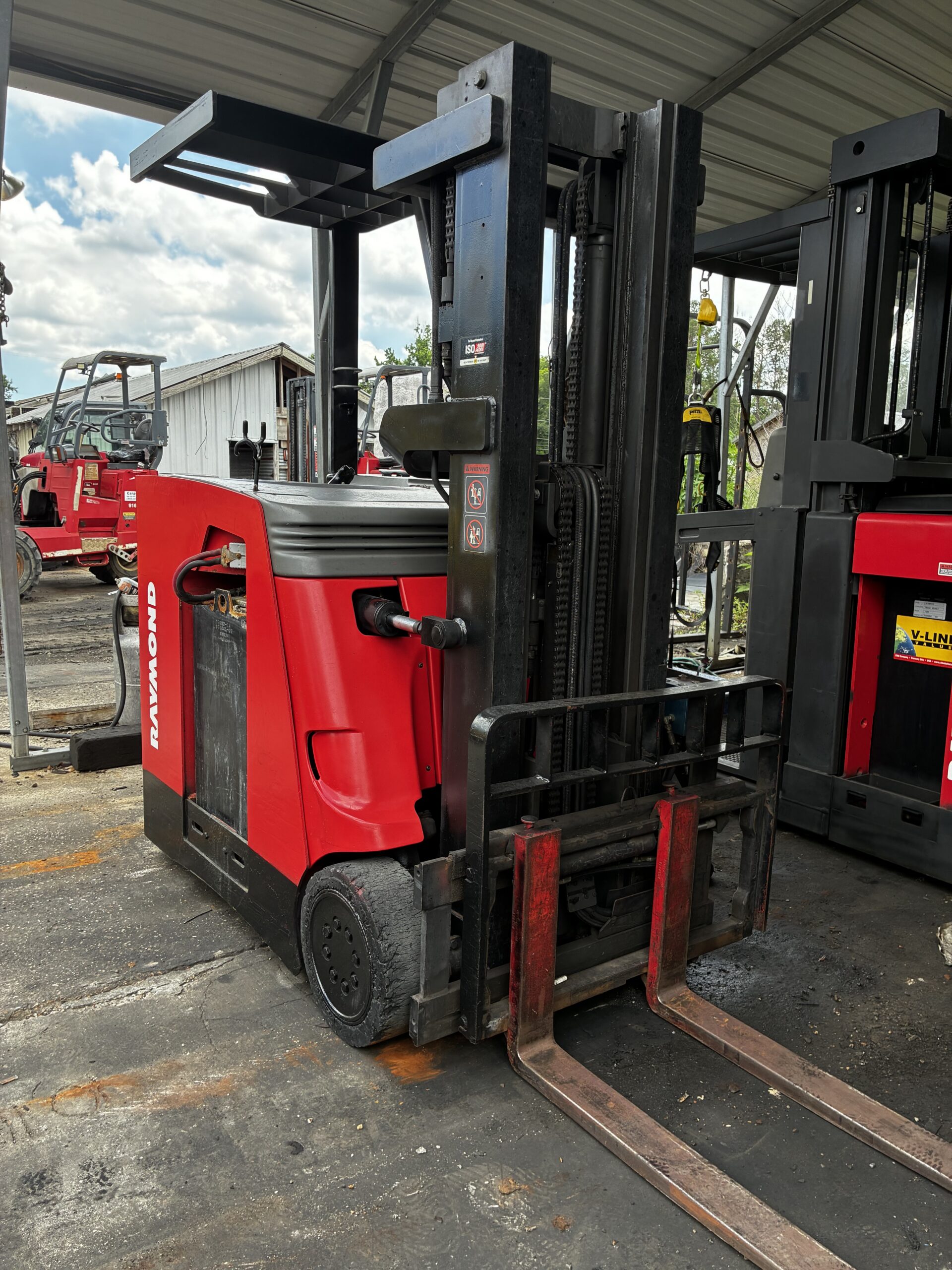 Raymond R35-C35TT Stand-Up Electric Forklift